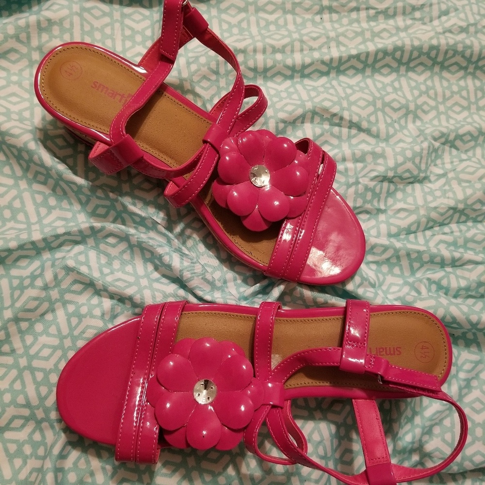 Girls pink sandals size 4.5